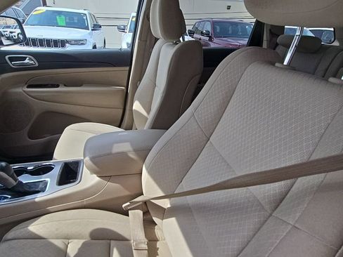 Certified 2022 Jeep Grand Cherokee Laredo E image 16