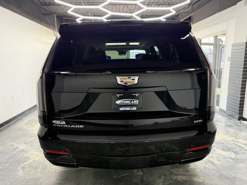 Used 2026 Cadillac Escalade ESV Platinum Sport w/ LPO, ONYX Package AWD/4WD image 4