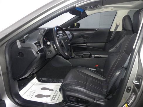 Used 2019 Lexus ES 300h w/ Accessory Package FWD image 22