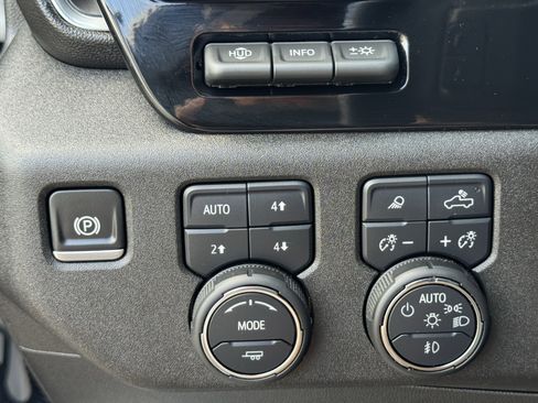 Used 2025 Chevrolet Silverado 1500 High Country image 25