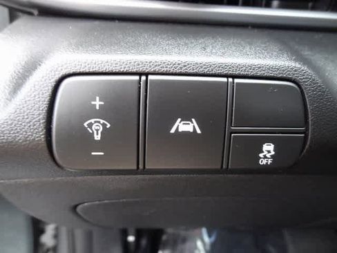 Used 2023 Hyundai Elantra SEL image 15