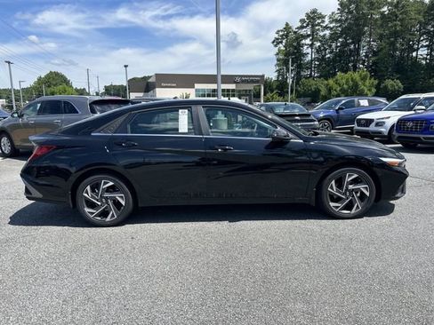 New 2026 Hyundai Elantra Limited FWD image 8