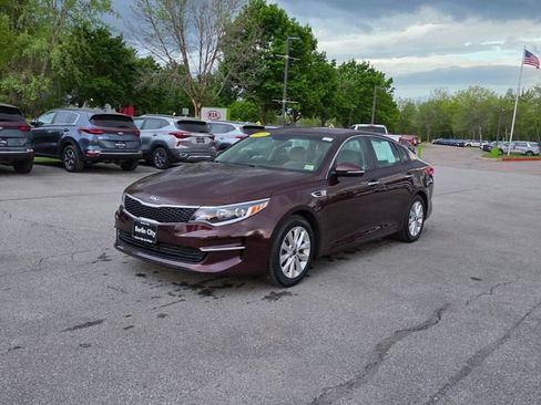 Used 2018 Kia Optima LX w/ 17" Alloy Wheels Package FWD image 4