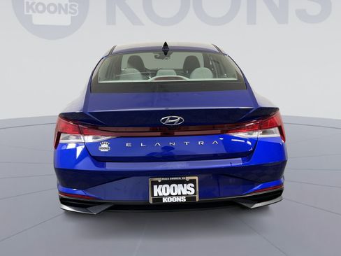 Used 2023 Hyundai Elantra SE FWD image 10