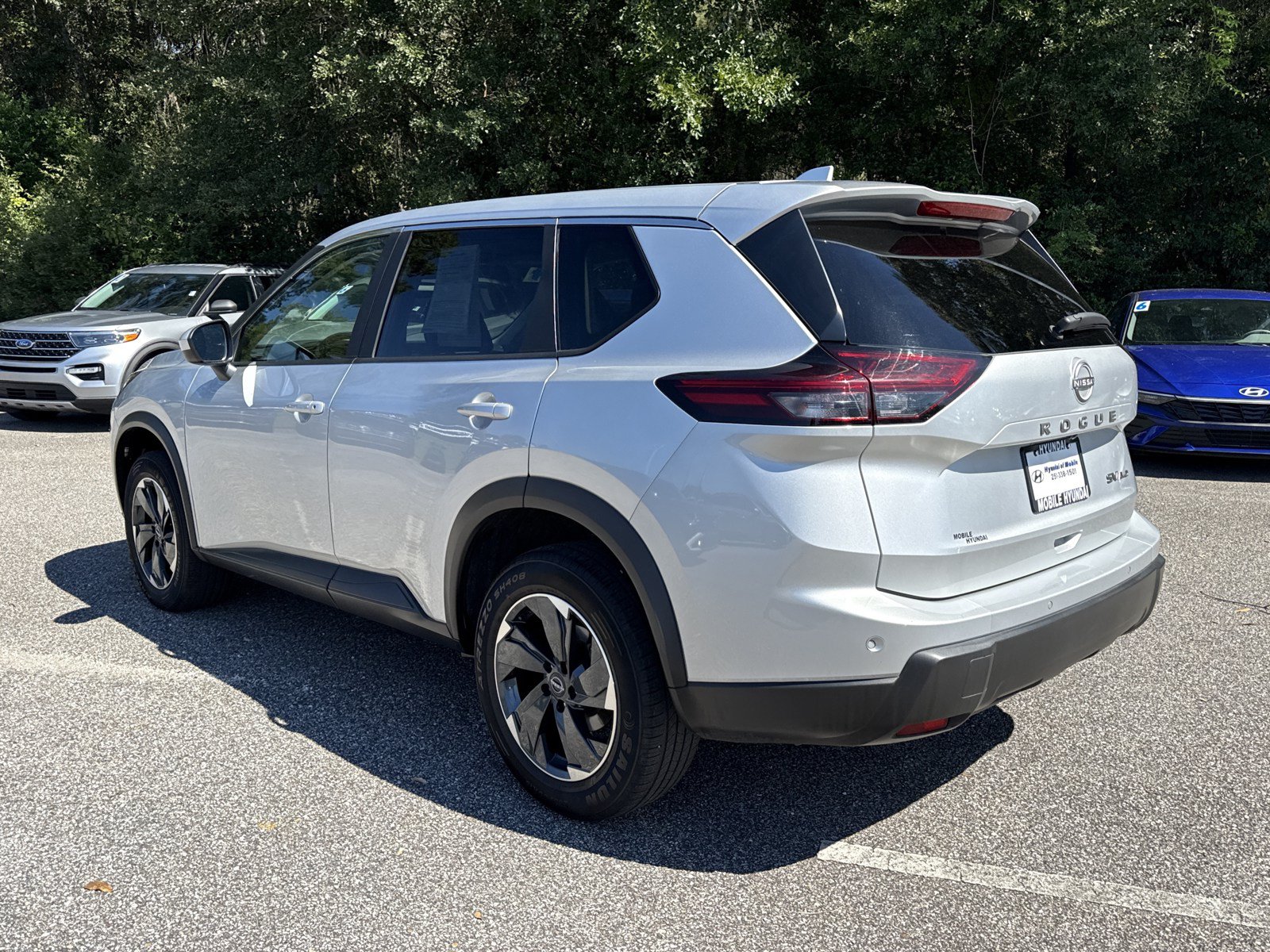 Used 2024 Nissan Rogue SV AWD/4WD image 5