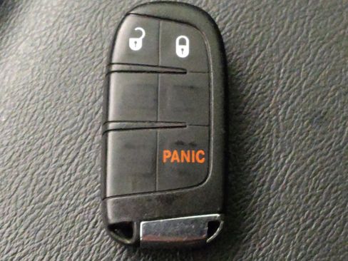 Used 2018 Jeep Compass Latitude FWD image 32