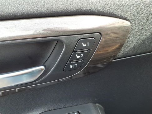 Used 2024 Toyota Highlander Platinum image 17