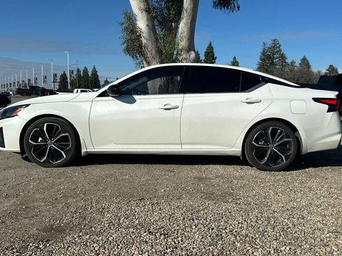 Used 2023 Nissan Altima 2.5 SR w/ SR Premium Package image 6