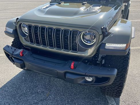 Used 2025 Jeep Wrangler Unlimited Rubicon image 35