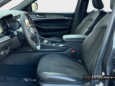 New 2026 Jeep Grand Cherokee Altitude image 10