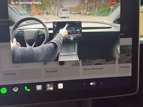 Used 2024 Tesla Model Y Long Range RWD image 25