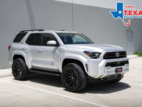 Used 2025 Toyota 4Runner SR5 AWD/4WD image 1