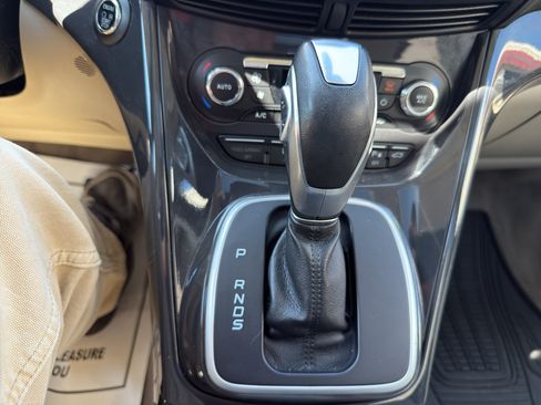 Used 2014 Ford Escape Titanium w/ Equipment Group 401A AWD/4WD image 28