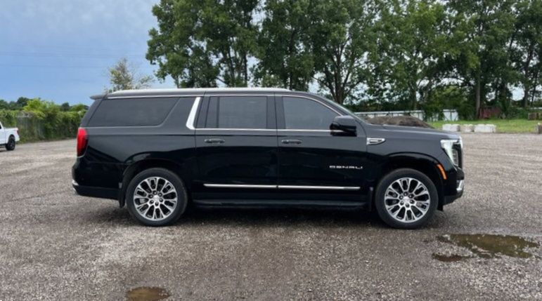 Used 2026 GMC Yukon XL Denali w/ Advanced Technology Package AWD/4WD image 5