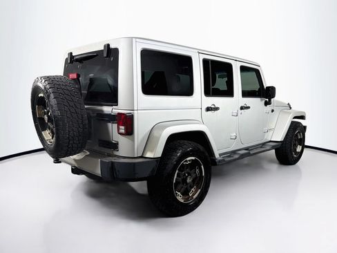 Used 2012 Jeep Wrangler Unlimited Sahara w/ Connectivity Group AWD/4WD image 7
