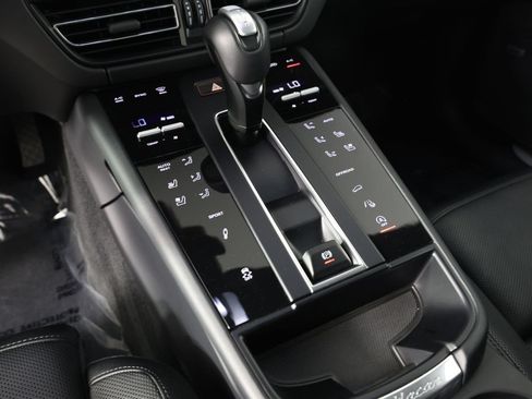 Certified 2023 Porsche Macan S AWD/4WD image 18