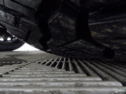 Used 2024 GMC Sierra 2500 AT4 w/ AT4 Premium Plus Package image 9