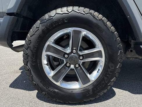 Used 2022 Jeep Wrangler Unlimited Sahara AWD/4WD image 33