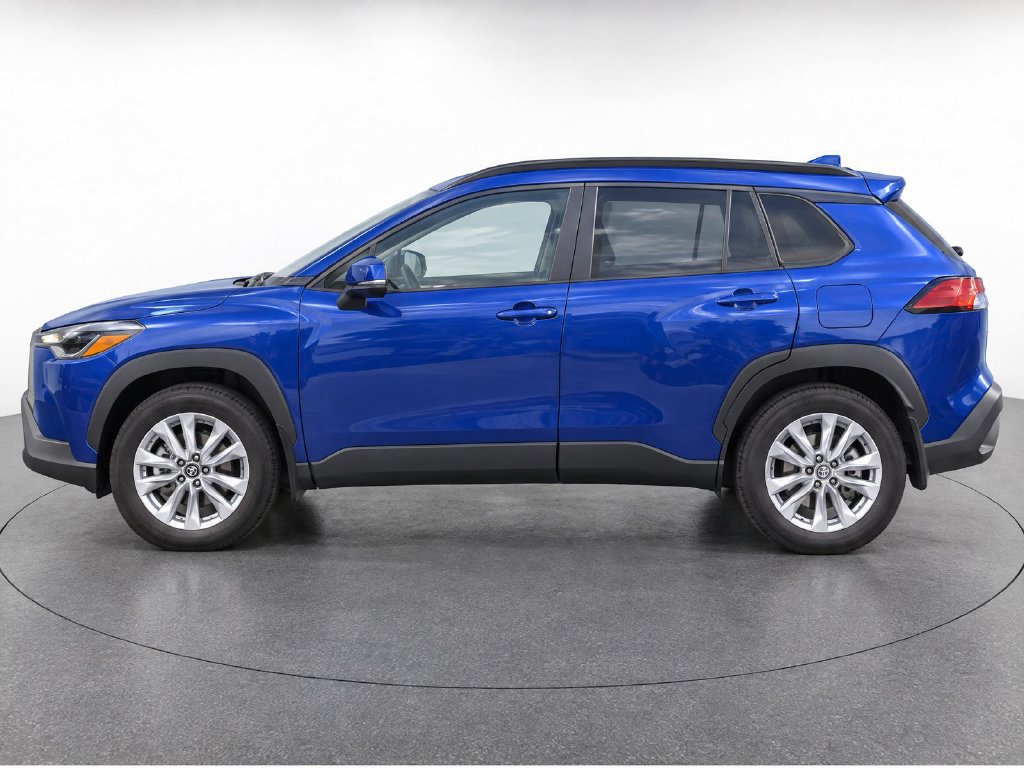 Used 2023 Toyota Corolla Cross LE AWD/4WD image 2