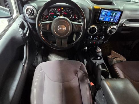 Used 2014 Jeep Wrangler Unlimited Rubicon w/ Max Tow Package AWD/4WD image 7