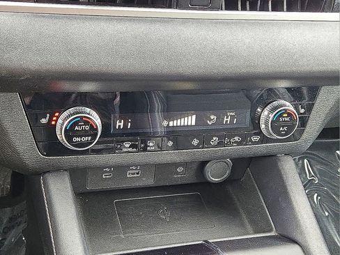 Used 2024 Mitsubishi Outlander SE image 28