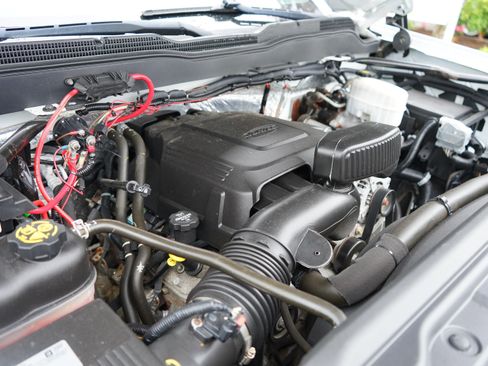 Used 2018 Chevrolet Silverado 2500 W/T AWD/4WD image 9