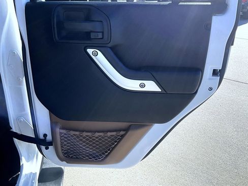 Used 2013 Jeep Wrangler Unlimited Sahara w/ Dual Top Group image 18