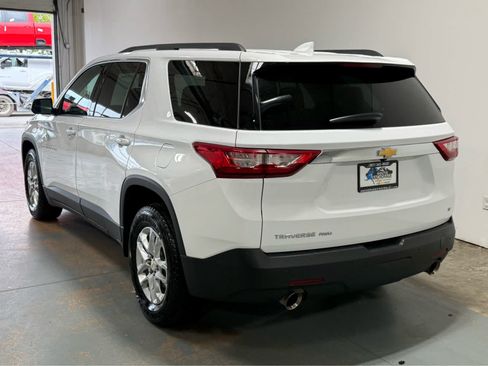 Used 2020 Chevrolet Traverse LT w/ Driver Confidence II Package AWD/4WD image 3