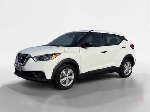 Used 2020 Nissan Kicks S image 2