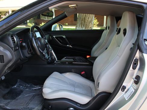 Used 2009 Nissan GT-R Premium AWD/4WD image 8