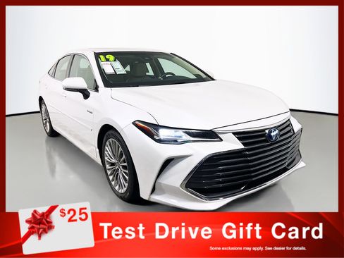 Used 2019 Toyota Avalon Limited image 1