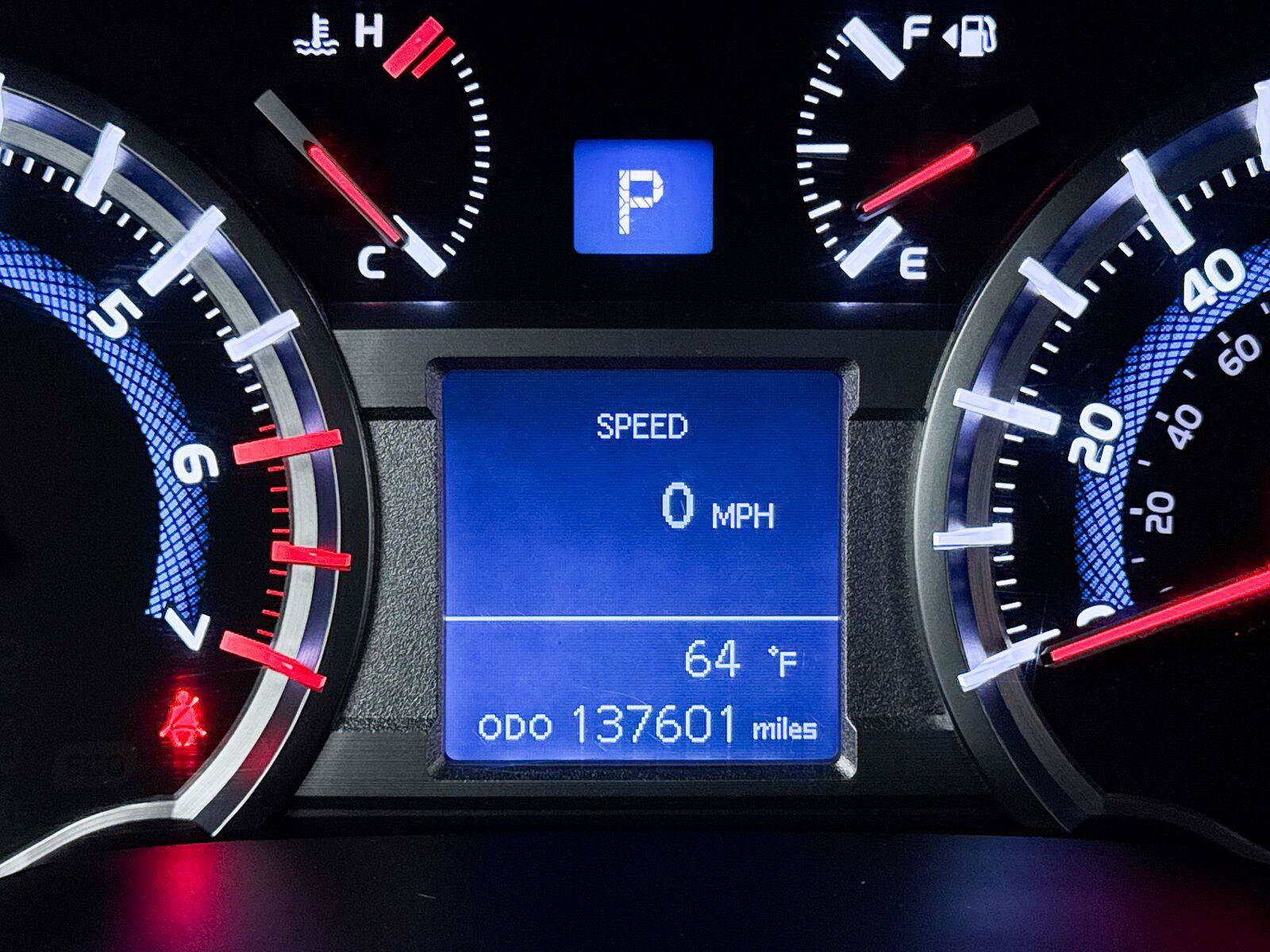 Used 2018 Toyota 4Runner SR5 AWD/4WD image 31