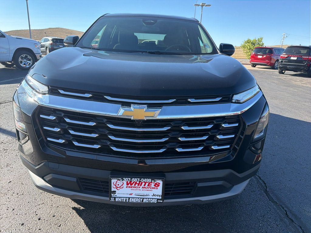 Used 2025 Chevrolet Equinox LT AWD/4WD image 2