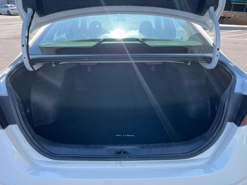 Used 2025 Nissan Altima 2.5 SV FWD image 36