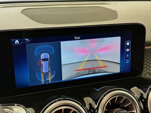 Used 2025 Mercedes-Benz GLB 250 GLB 250 image 22