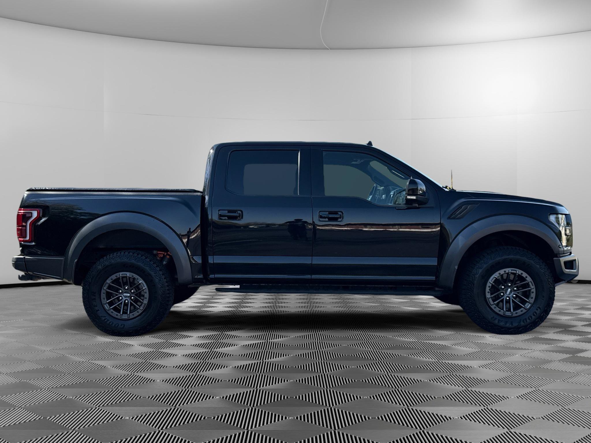 Used 2019 Ford F150 Raptor w/ Equipment Group 802A Luxury AWD/4WD image 3