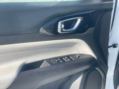 Used 2022 Jeep Compass Limited image 12