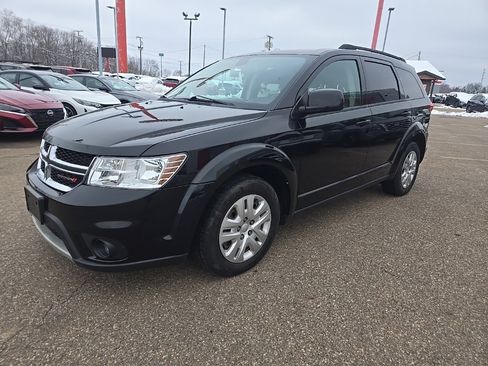 Used 2019 Dodge Journey SE w/ Premium Group image 3