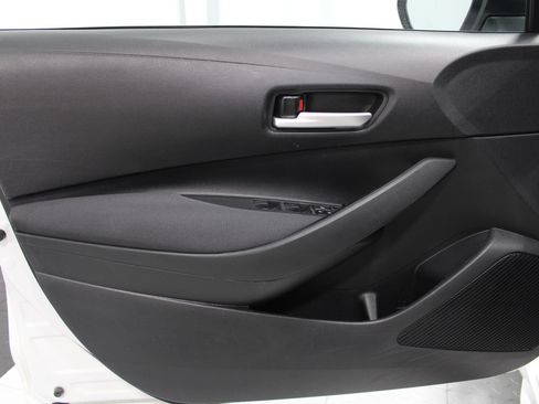 Used 2021 Toyota Corolla LE FWD image 11