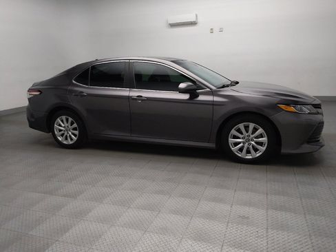 Used 2020 Toyota Camry LE image 11
