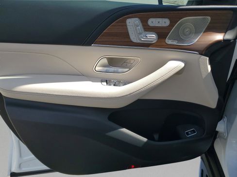 New 2026 Mercedes-Benz GLS 580 4MATIC image 19