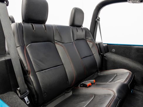Used 2019 Jeep Wrangler Rubicon w/ Safety Group AWD/4WD image 36