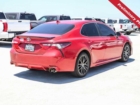 Used 2021 Toyota Camry SE FWD image 6