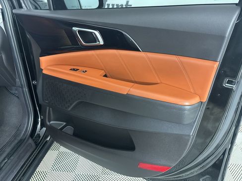 Used 2025 Kia Carnival SX Prestige image 27