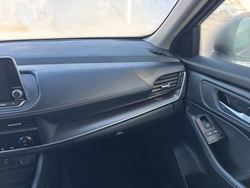 Used 2024 Nissan Rogue SV image 35