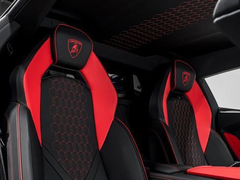 Used 2024 Lamborghini Revuelto AWD/4WD image 33