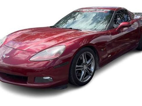 Used 2006 Chevrolet Corvette Coupe w/ Performance Package RWD image 2