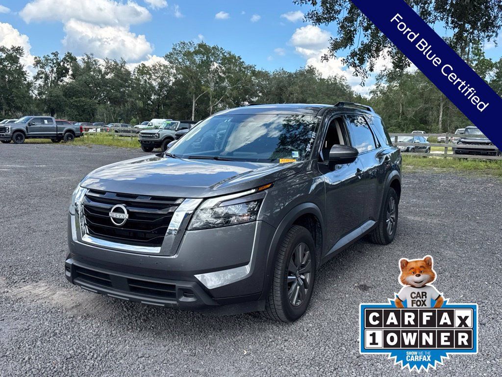 Used 2025 Nissan Pathfinder SV FWD image 1