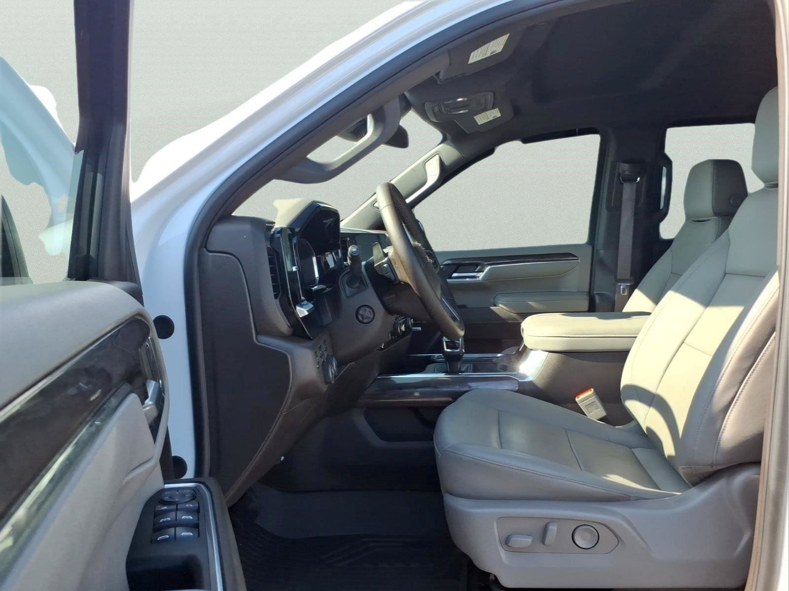 Certified 2024 Chevrolet Silverado 1500 LTZ w/ LTZ Convenience Package II AWD/4WD image 2
