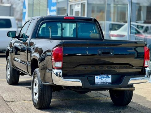 Used 2016 Toyota Tacoma SR image 3